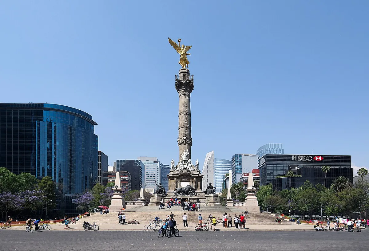 Ángel de la Independencia sobre Paseo de la Reforma, Ciudad de México